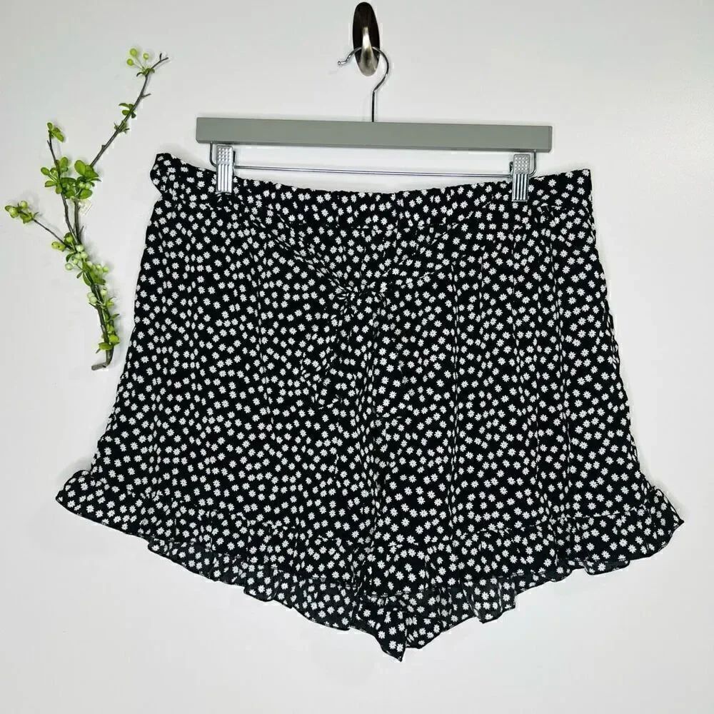 SHEIN Curve Black White Daisy Flower Ruffle Tie Waist Shorts